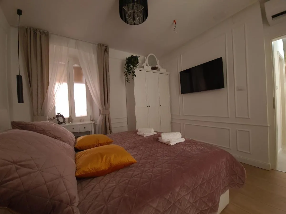 Apartment Trixi Maksimijan Pula