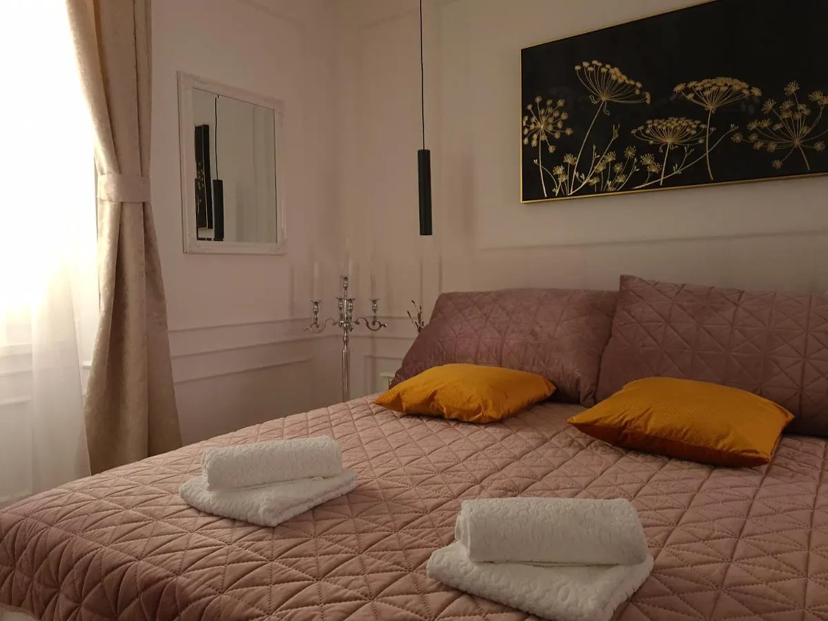 Apartment Trixi Maksimijan Pula Croatia