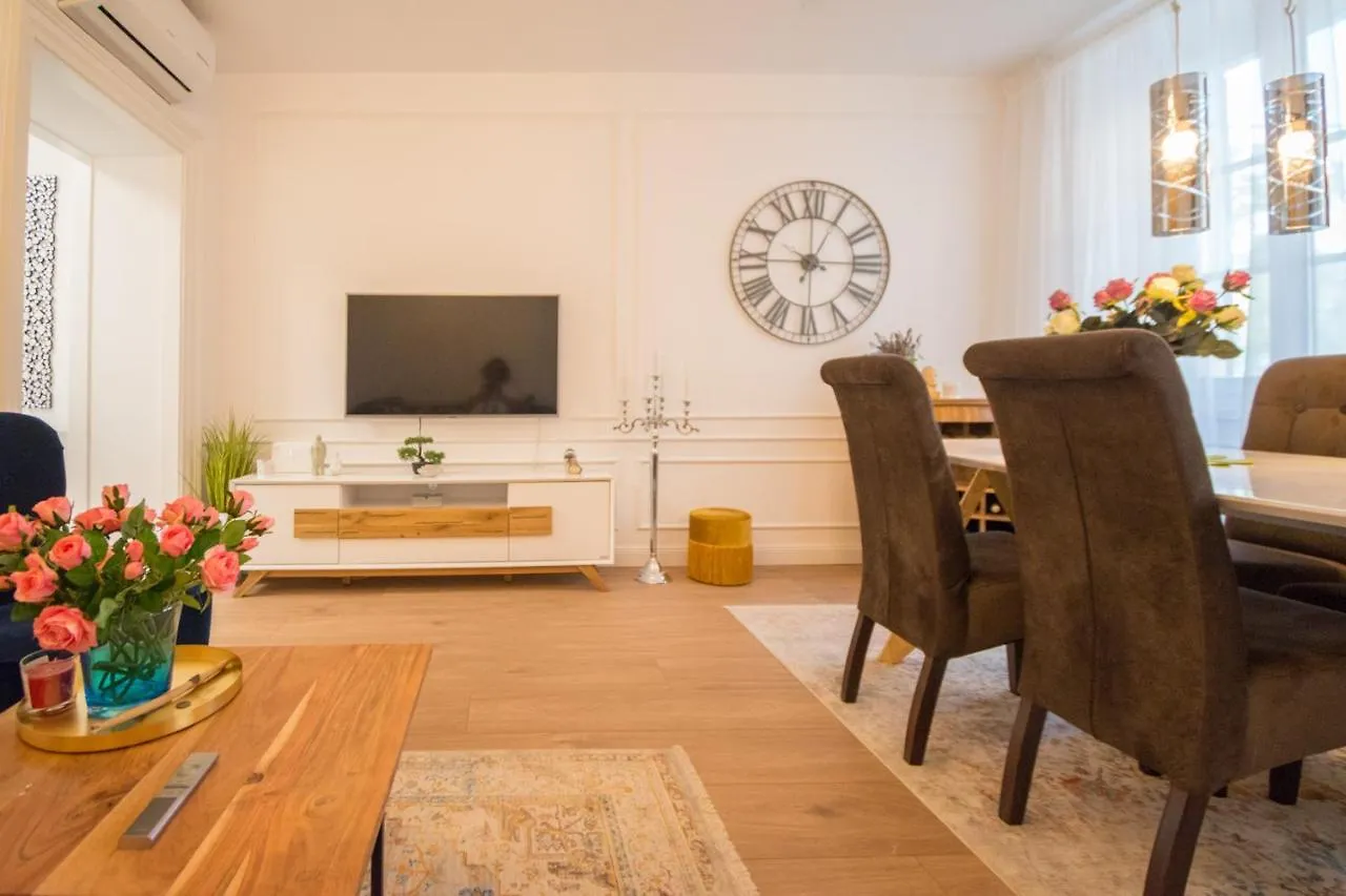 Apartment Trixi Maksimijan 풀라 0*,  크로아티아